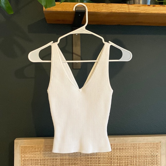 Aritzia Tops - Aritzia white sculpt knit double v neck tank size XXS 2XS
